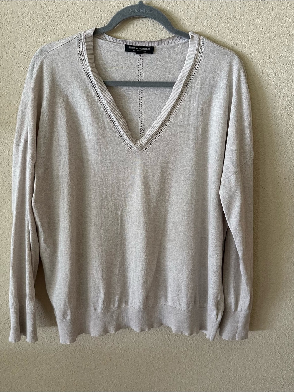 Banana Republic Lightweight V-Neck Sweater - Oatmeal Silk Cashmere Blend